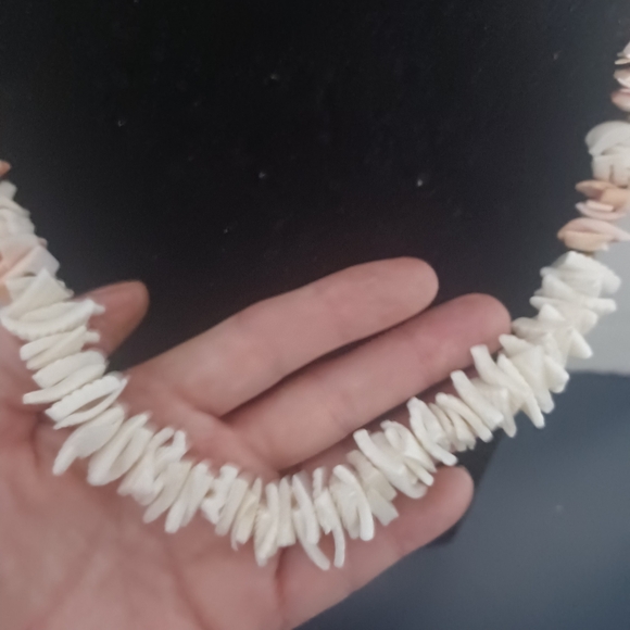 Vintage Shell and wood Bead Necklace - Picture 2 of 8